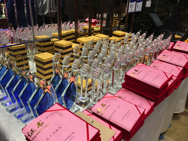 二十二年风雨  只因有你同行  又沐改革春风  再迎历史机遇 ——安博(中国)anbo·官方网页版,22周年庆典暨颁奖典礼