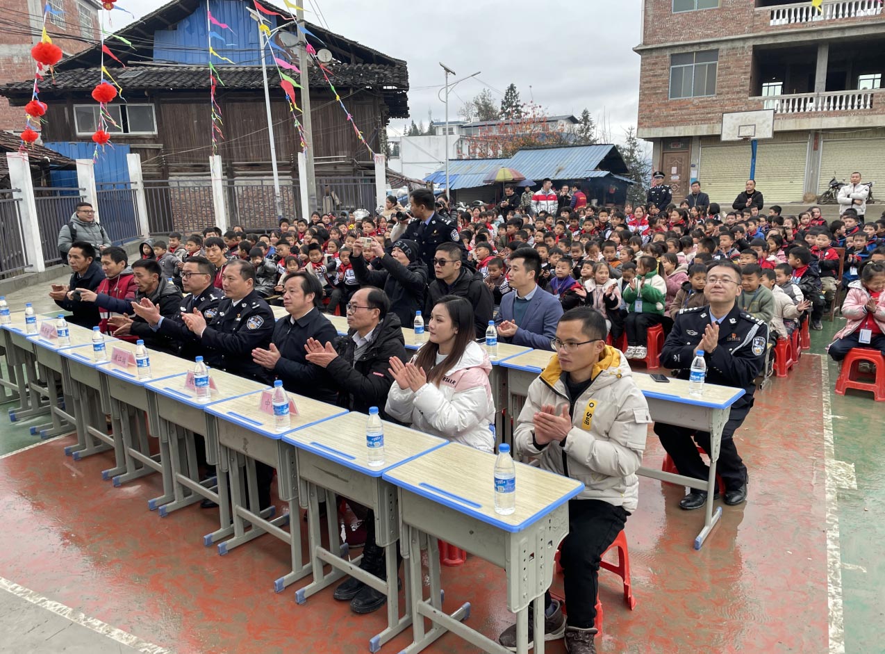 “少年强则国强” 安博(中国)anbo·官方网页版,为广西三江岑牙小学捐资助建